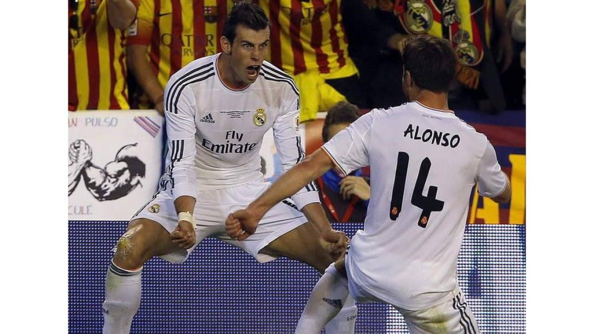 Bale celebra el triunfo que dio el título de Copa al Madrid.