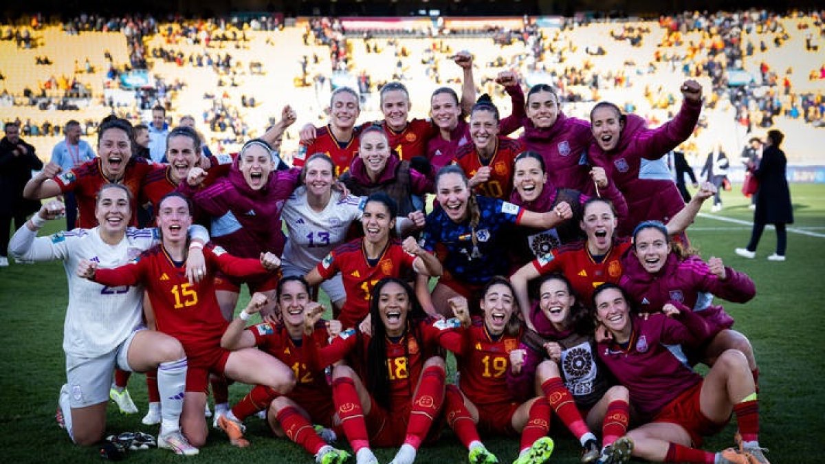 Las jugadoras españolas celebran su pase a las semifinales del Mundial. PABLO GARCÍA