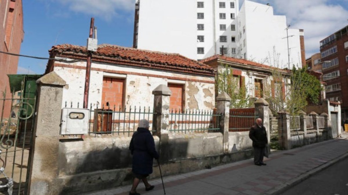 Imagen de la casa afectada por la declaración de ruina. FERNANDO OTERO