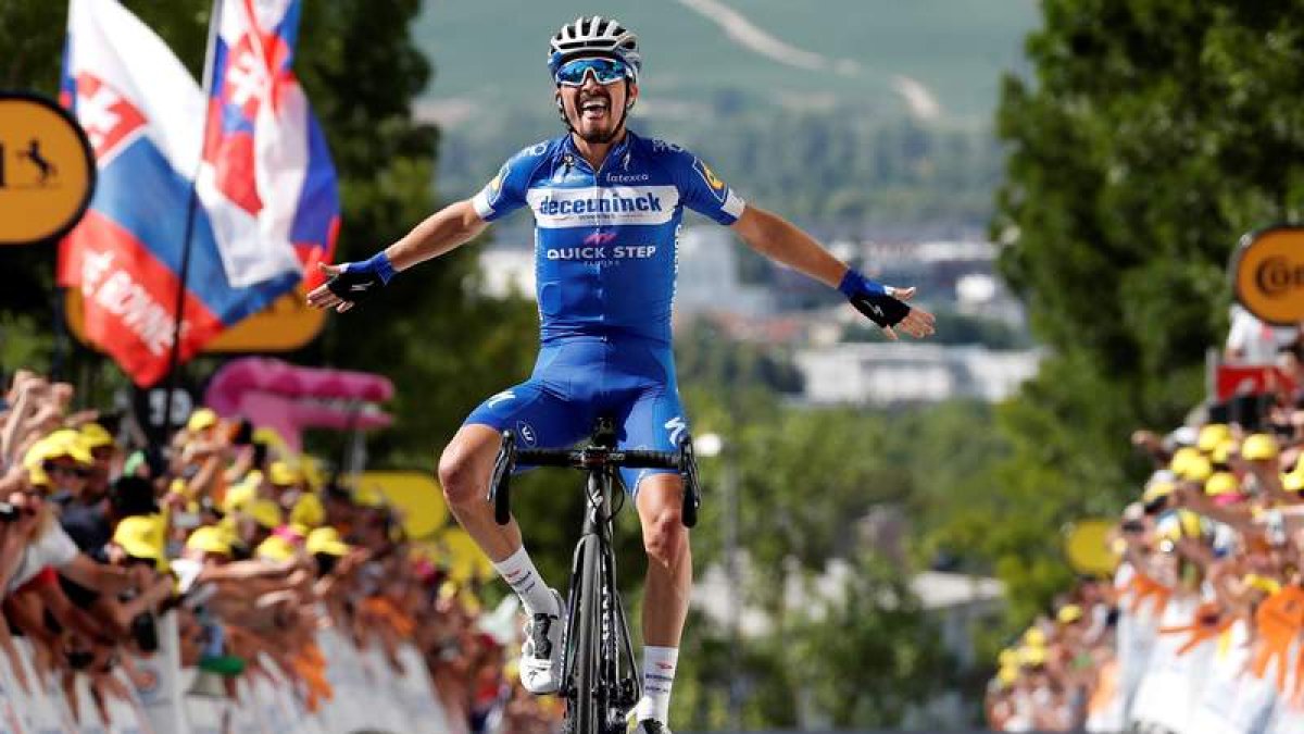 El francés Alaphilippe, en la línea de meta. GUILLAUME HORCAJUELO