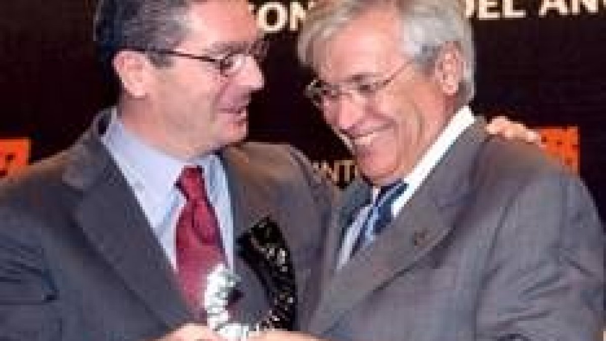 El alcalde de Barcelona, Joan Clos, «premió» a Ruiz Gallardón