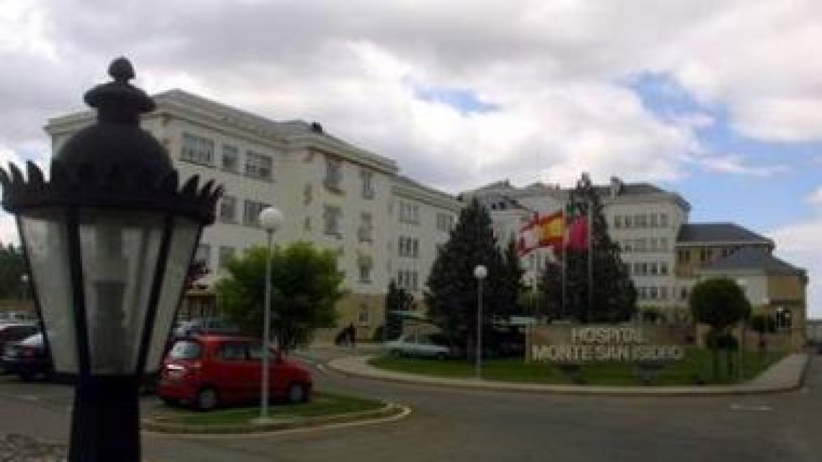 Fachada del Hospital Monte San Isidro.