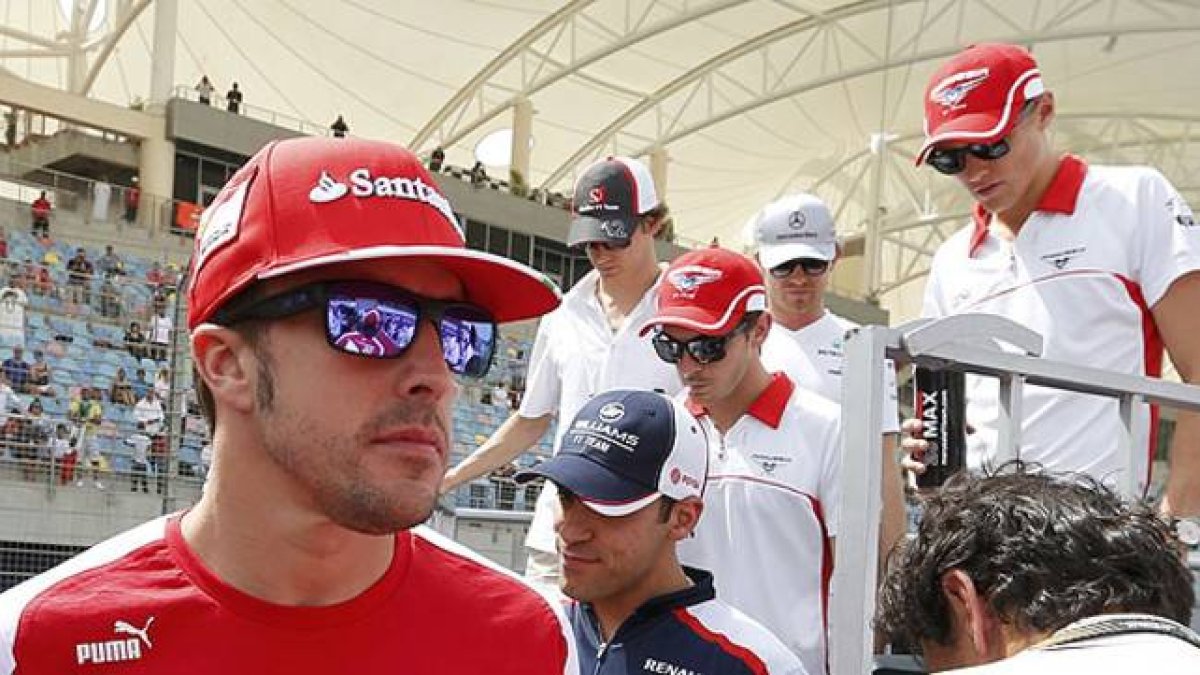 Fernando Alonso, antes de comenzar el GP de Baréin.