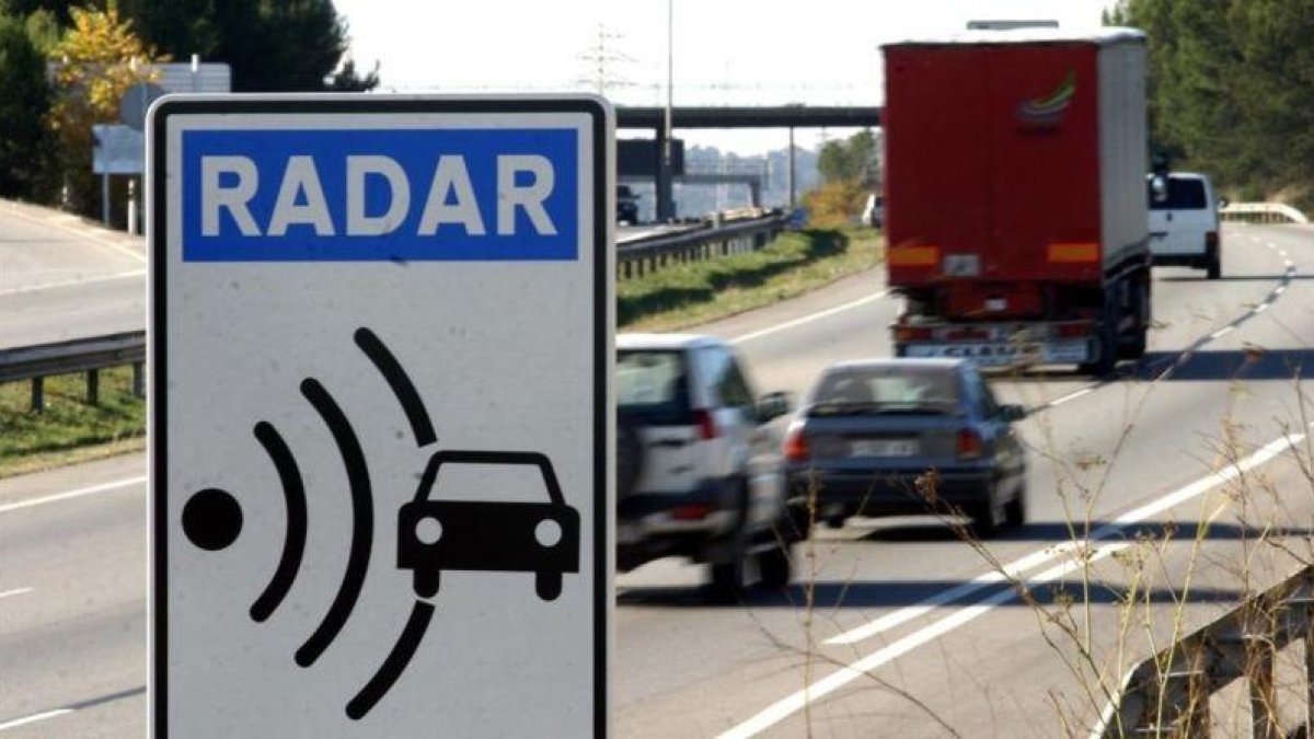 Un radar fijo en la autopista C-58, entre Sant Quirze y Terrassa.