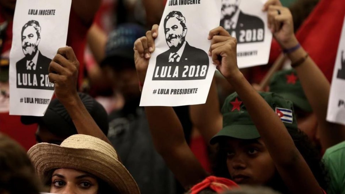 Simpatizantes de Lula da Silva en una manifestación en favor del exmandatario.