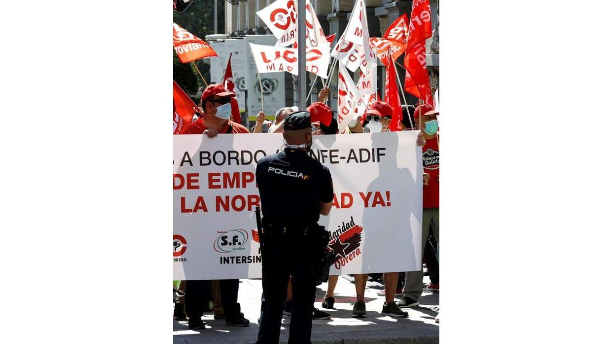 Manifestación de trabajadores durante la pandemia. CHEMA MOYA