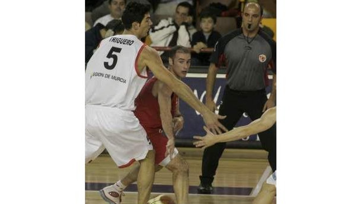 Juanjo Bernabé revive hoy otro duelo ante el Murcia tres años después.