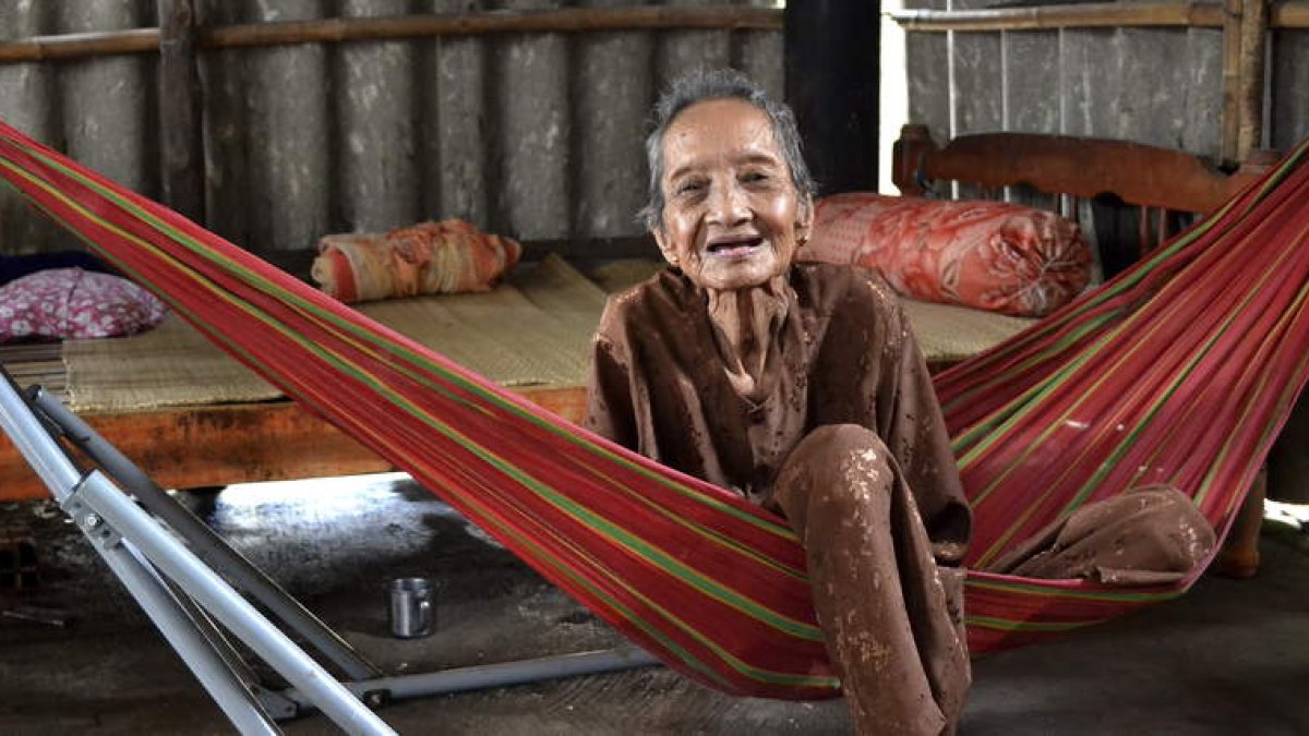 Nguyen Thi Tru, postrada en una hamaca de su casa en un suburbio rural de Ho Chi Minh, la antigua Saigón.