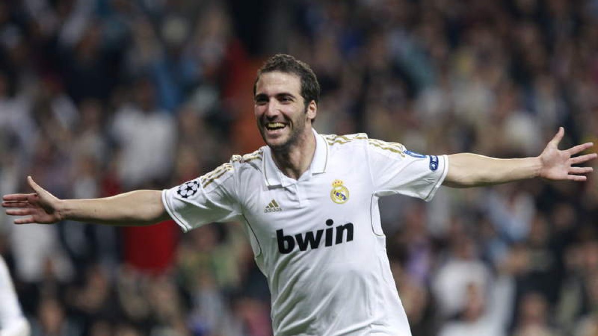 Higuaín celebra el primer gol del Real Madrid ante el CSKA Moscú.