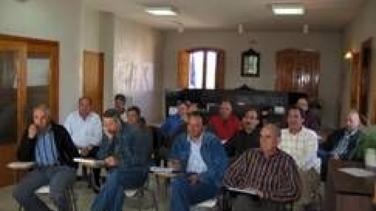 El Ayuntamiento de Castrocontrigo acogió la asamblea del grupo