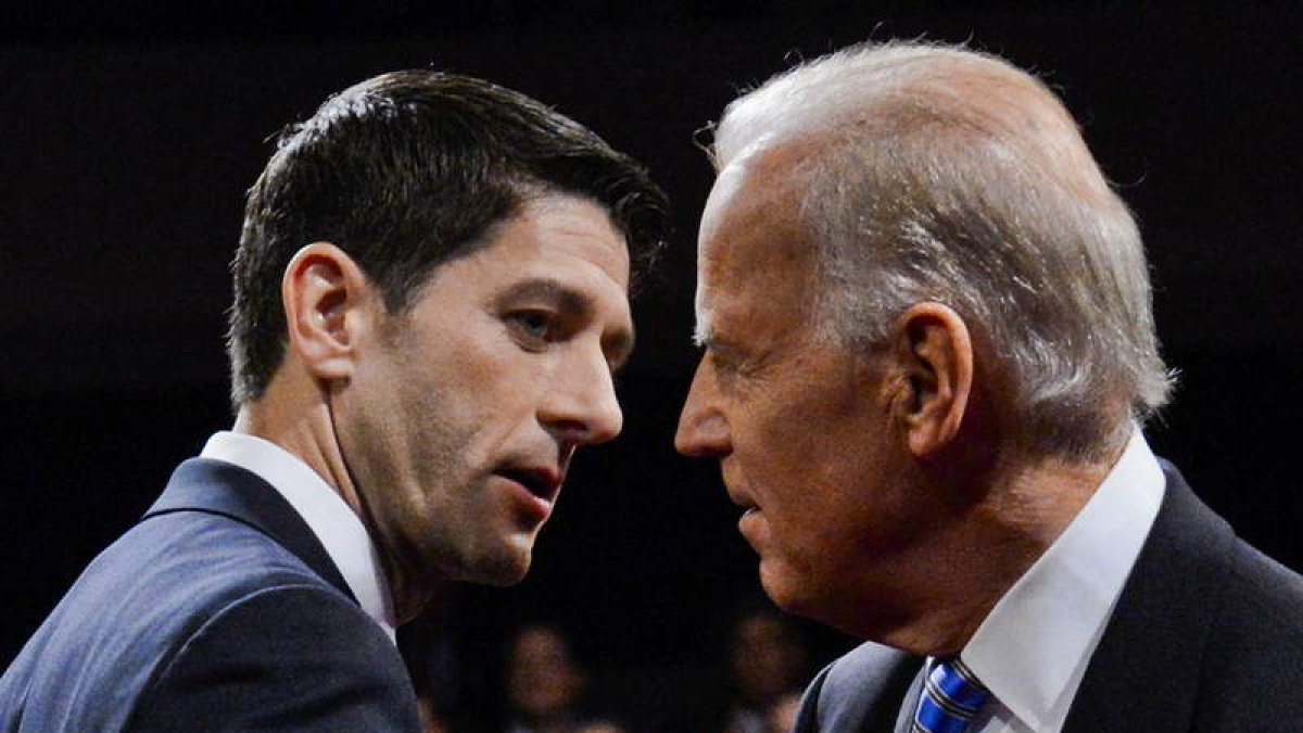 Joe Biden y Paul Ryan, cara a cara en un momento del debate.