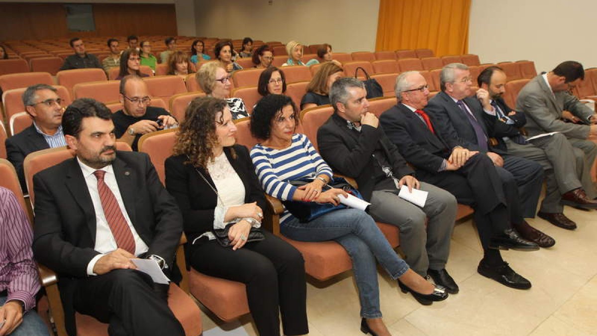 Concejales y autoridades sanitarias acudieron ayer al Campus.