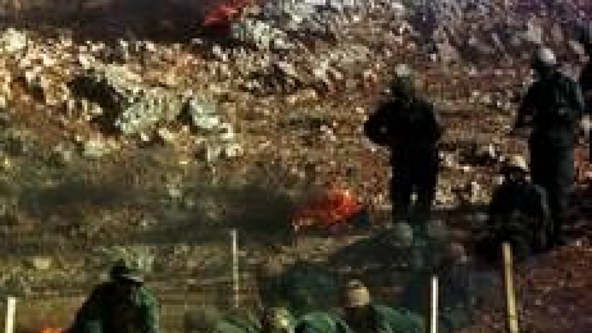 Soldados libaneses hacen fuego en el balle de Bekaa
