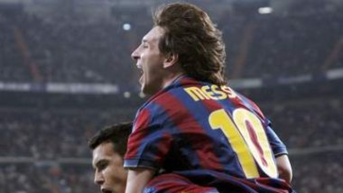Pedro Rodríguez celebra un tanto esta campaña junto con Messi.