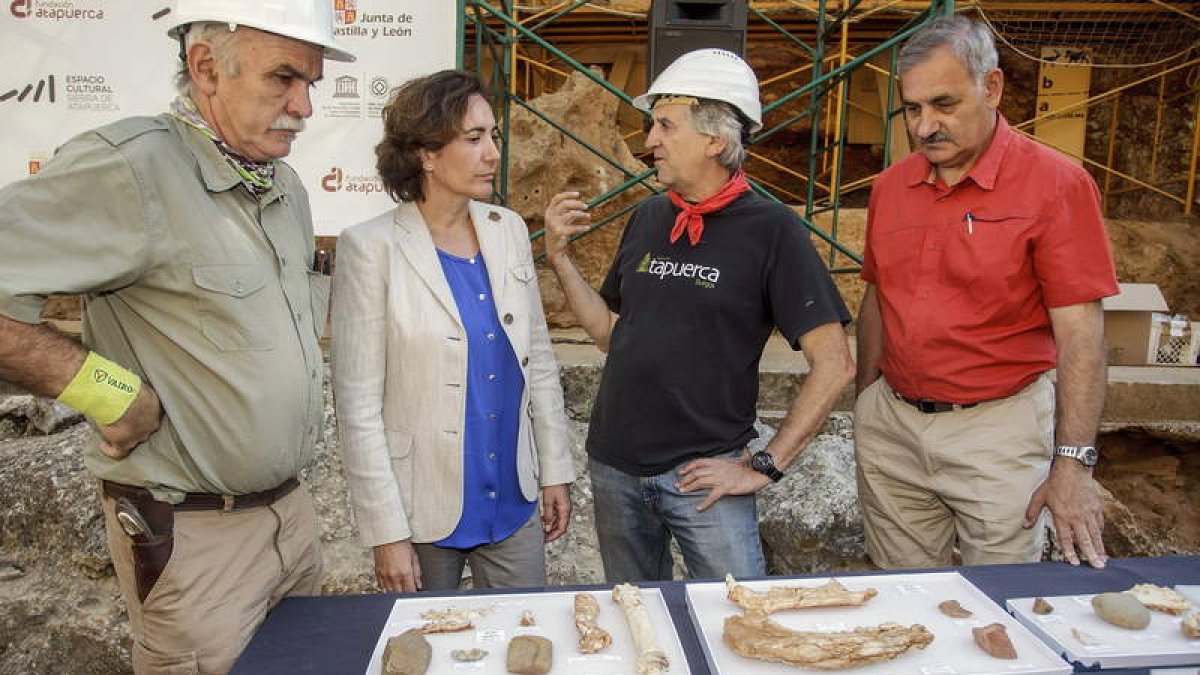 Eudald Carbonell, la consejera de Cultura, María Josefa García, Juan Luis Arsuaga y José María Bermúdez de Castro