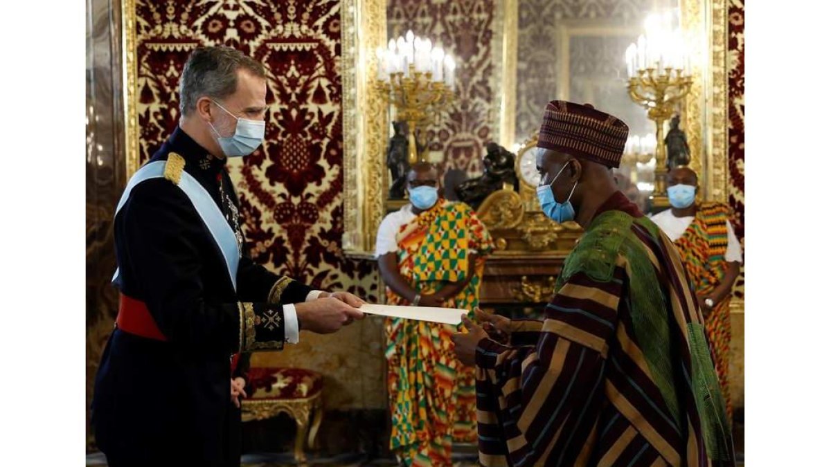 Felipe VI recibe al nuevo embajador de Ghana. CHEMA MOYA