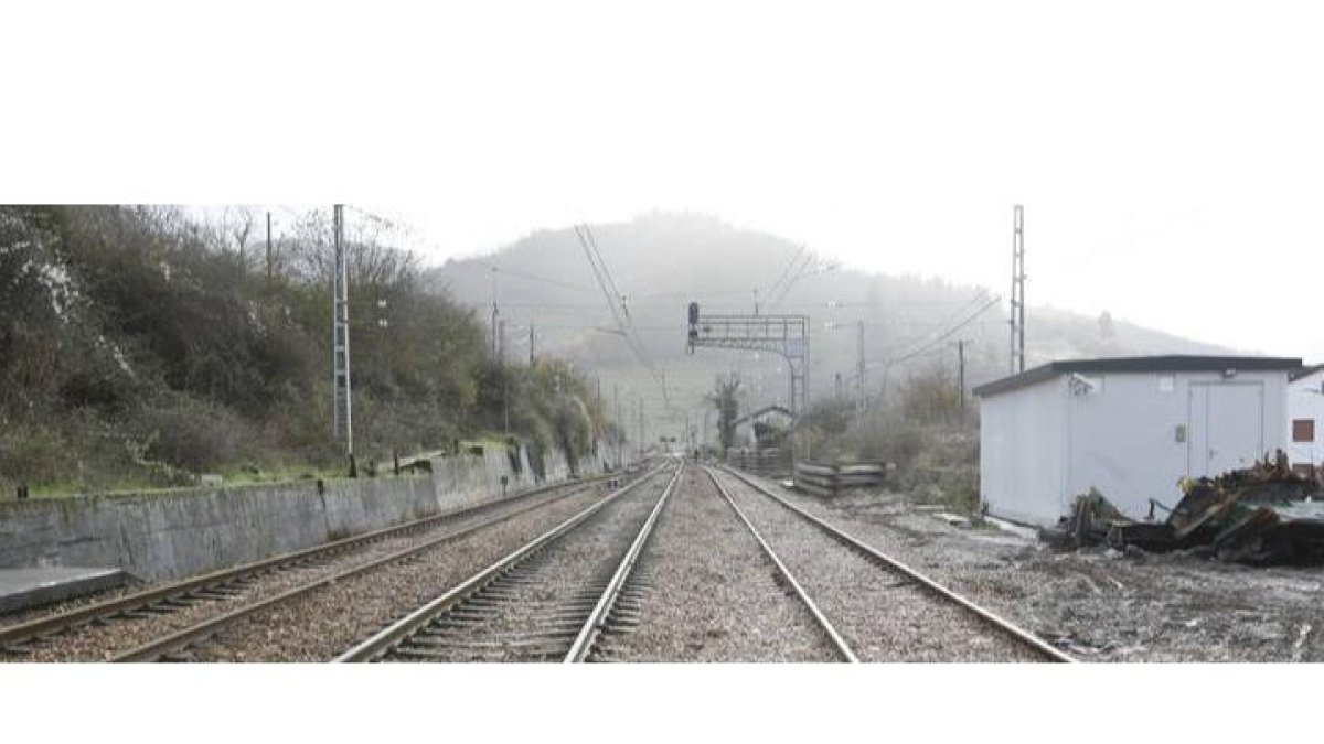 Vías del tren entre León y Asturias. FERNANDO OTERO