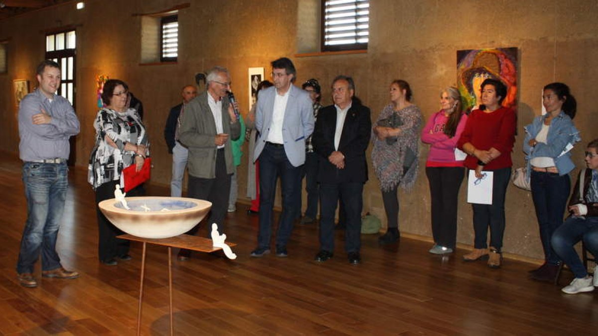 Autoridades y artistas aistieron el sábado a la inauguración de la muestra. DL