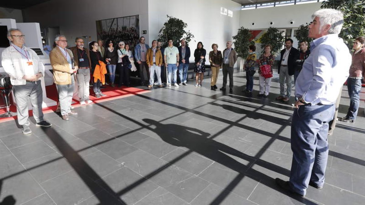 Muchos ciudadanos interesados en la ciberseguridad acudieron ayer a la jornada de puertas abiertas del instituto. RAMIRO