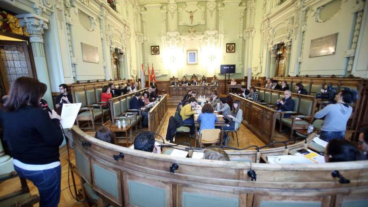 Un momento de la sesión plenaria que tuvo lugar ayer en el Ayuntamiento de Valladolid.