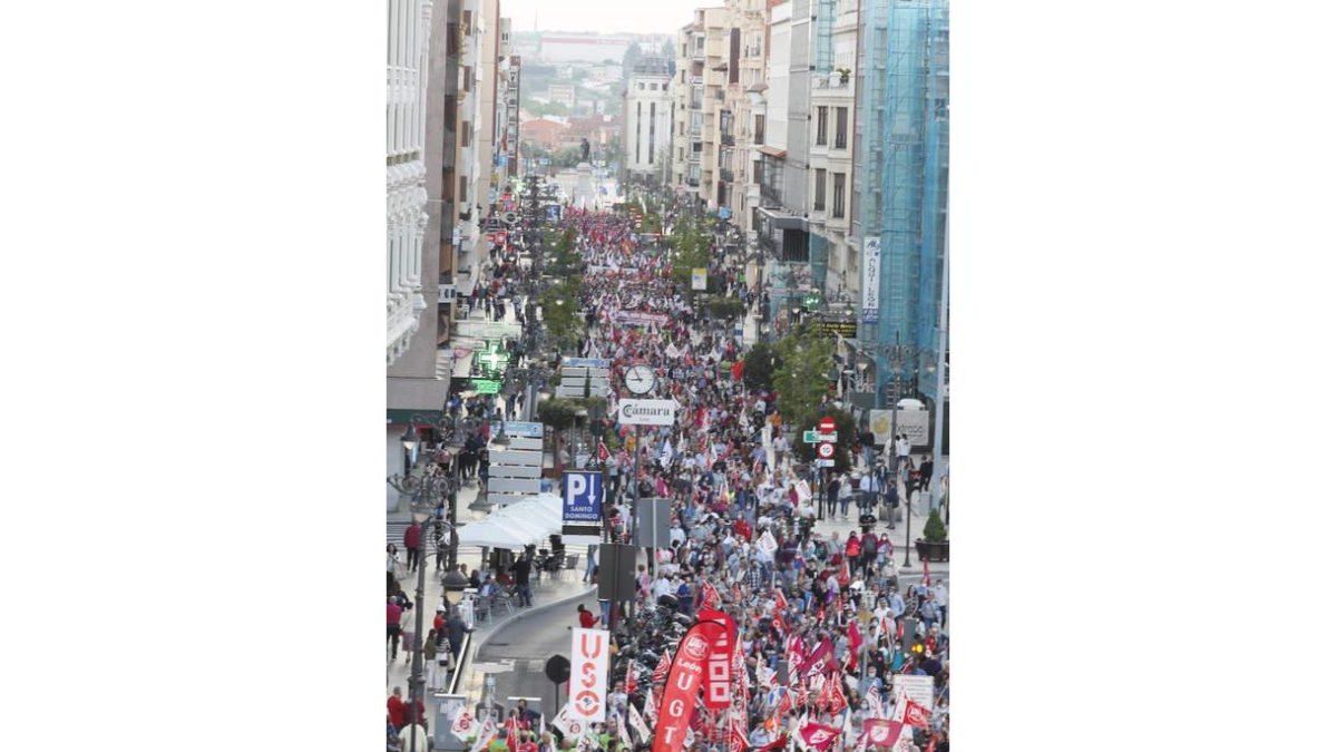 Imagen de la multitudinaria manifestación del 12 de mayo en las calles de León. RAMIRO
