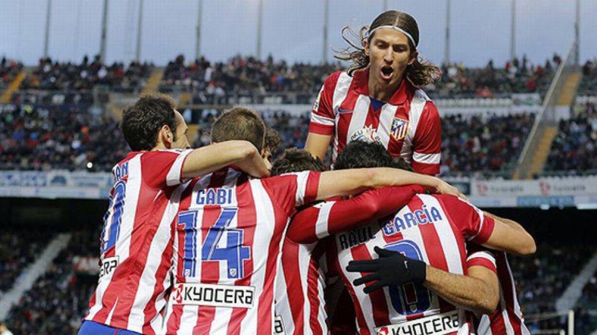Los jugadores del Atlético celebran uno de los goles contra el Elche.