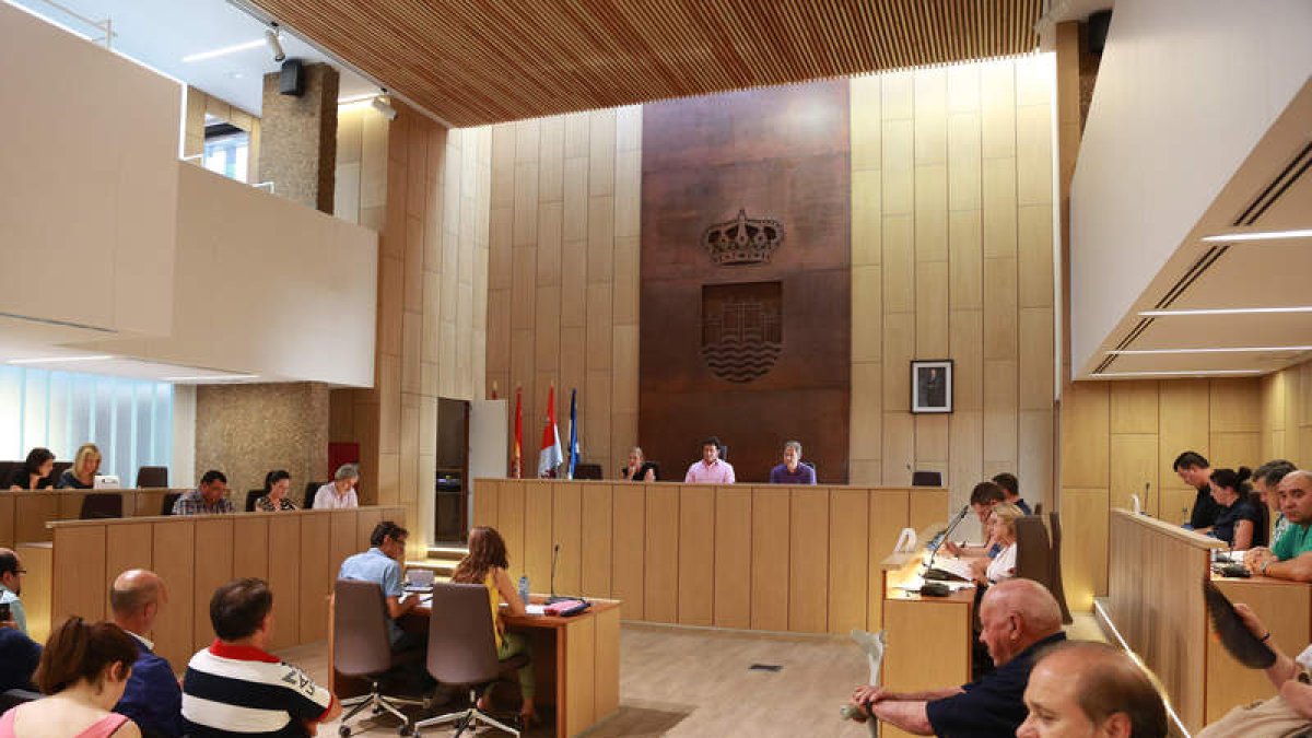 El primer pleno del mandato concluyó sin acuerdo alguno en el Ayuntamiento.