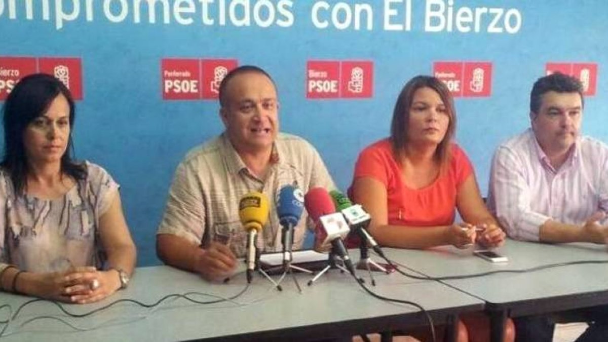 Álvarez, Courel, Alfonso y Ramón, ayer en la sede del PSOE.