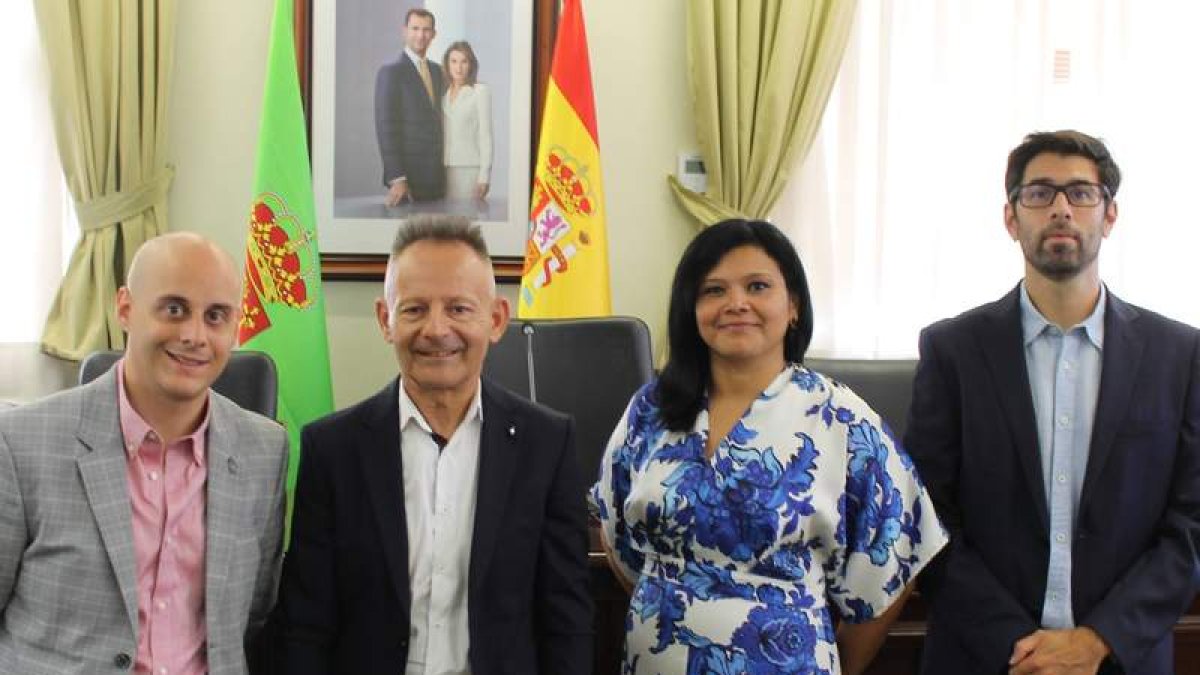 De la Puente, Julio Viejo, Elia Judith Martínez y Javier Fernández. DL