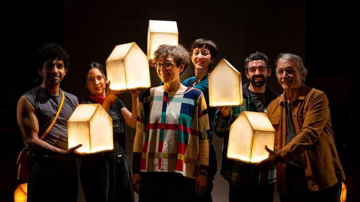 ‘Casa’ es el título de la obra de Lucía Miranda que llega el día 4 de noviembre a Ponferrada. DL
