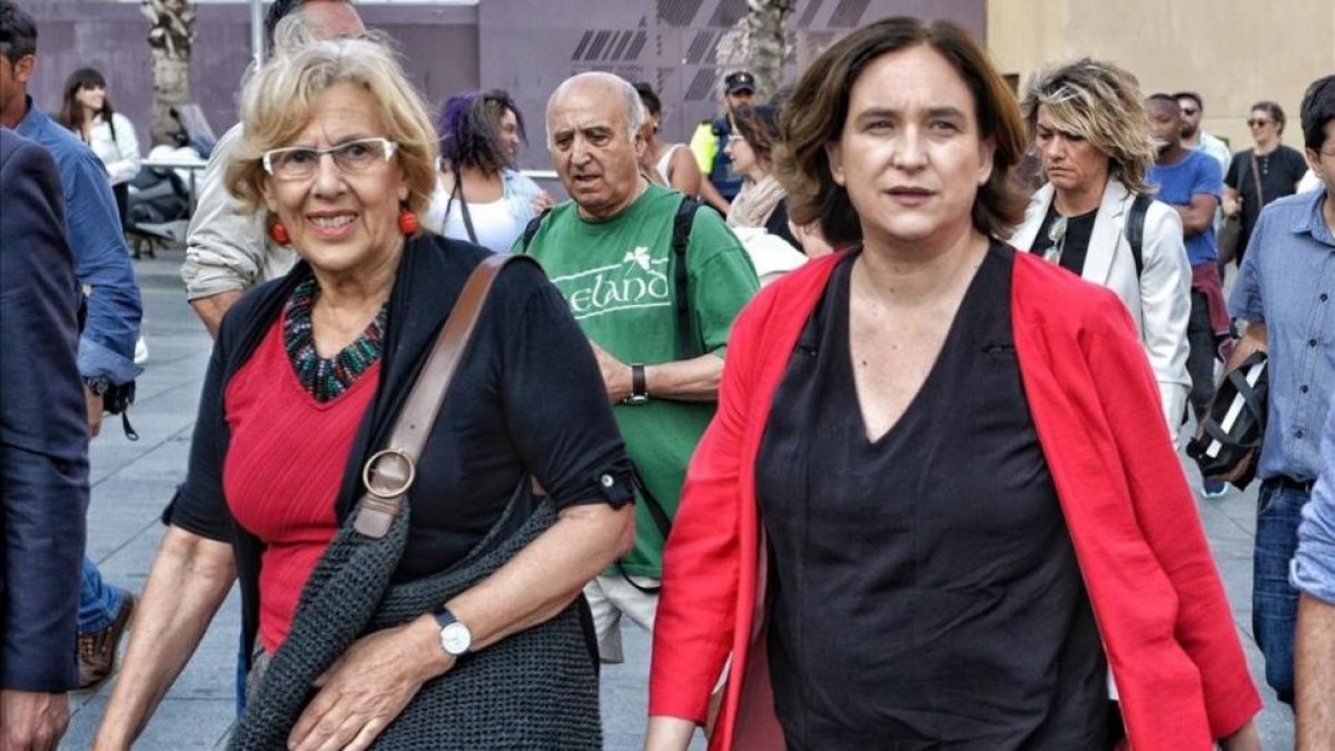 Las alcaldesas de Barcelona, Ada Colau, y de Madrid, Manuela Carmena