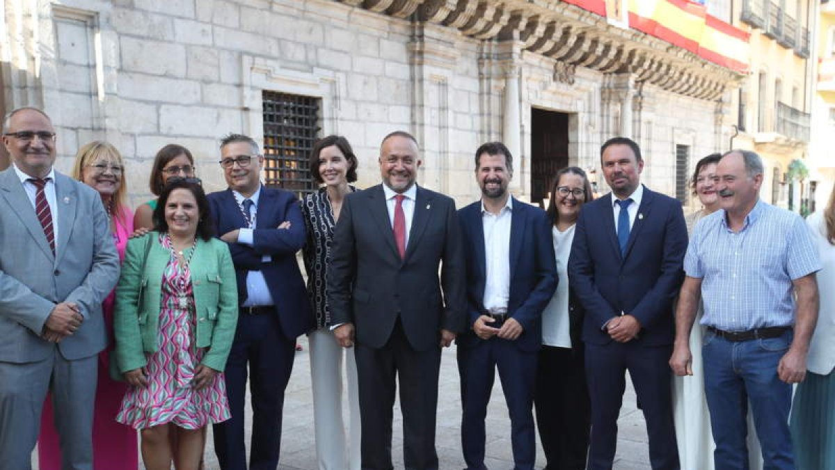 Foto de familia de los representantes del PSOE. DE LA MATA
