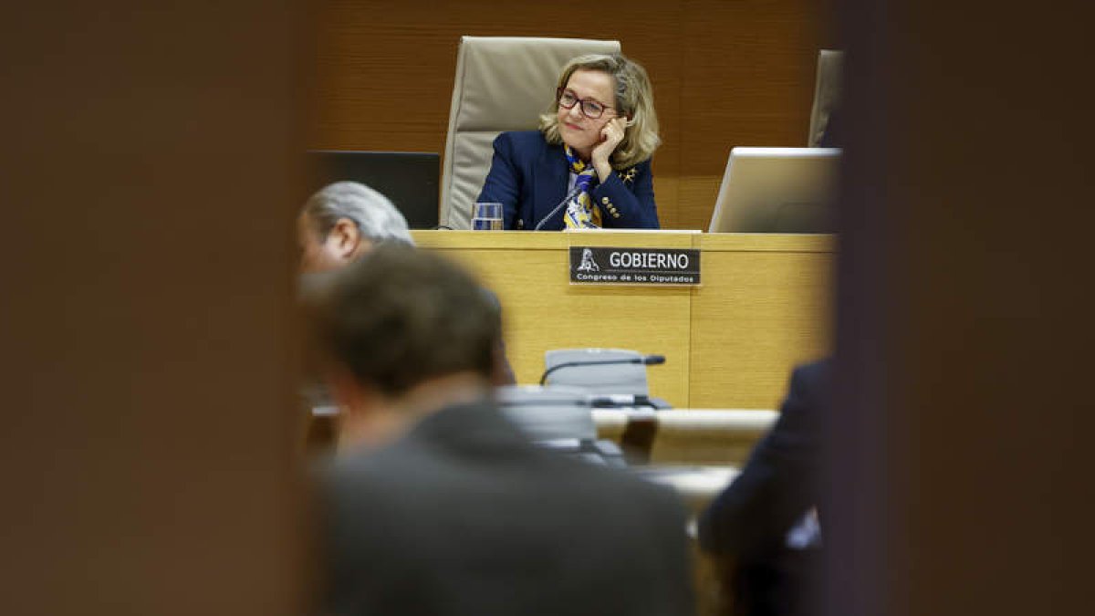 Nadia Calviño, ayer, en su comparecencia en el Congreso. JAVIER LIZÓN