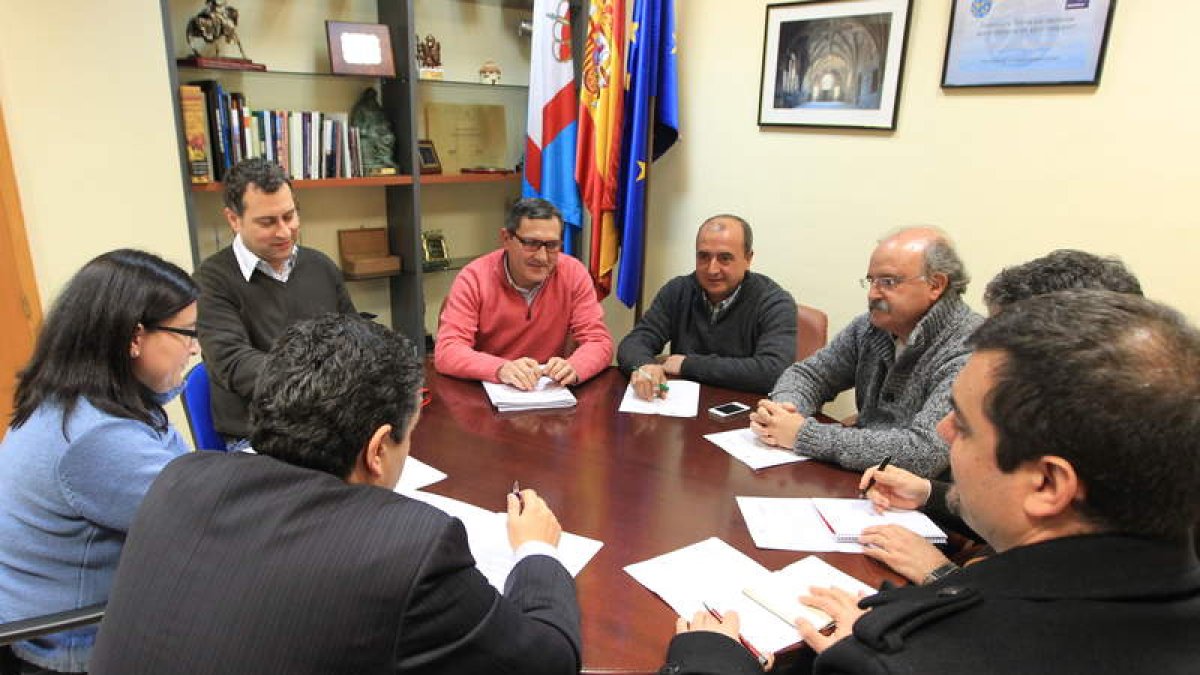 La imagen tomada ayer noche muestra un momento de la comisión de Asuntos Generales.