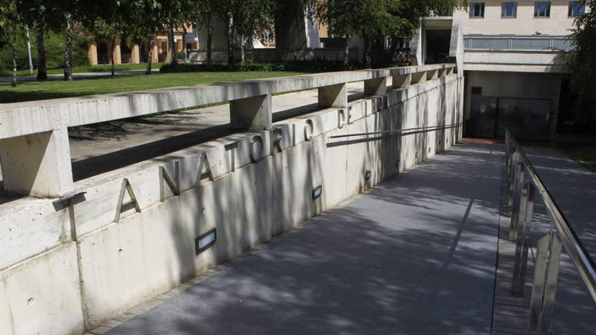 Instalaciones del tanatorio de Serfunle, ubicado en la avenida de Peregrinos de la capital.