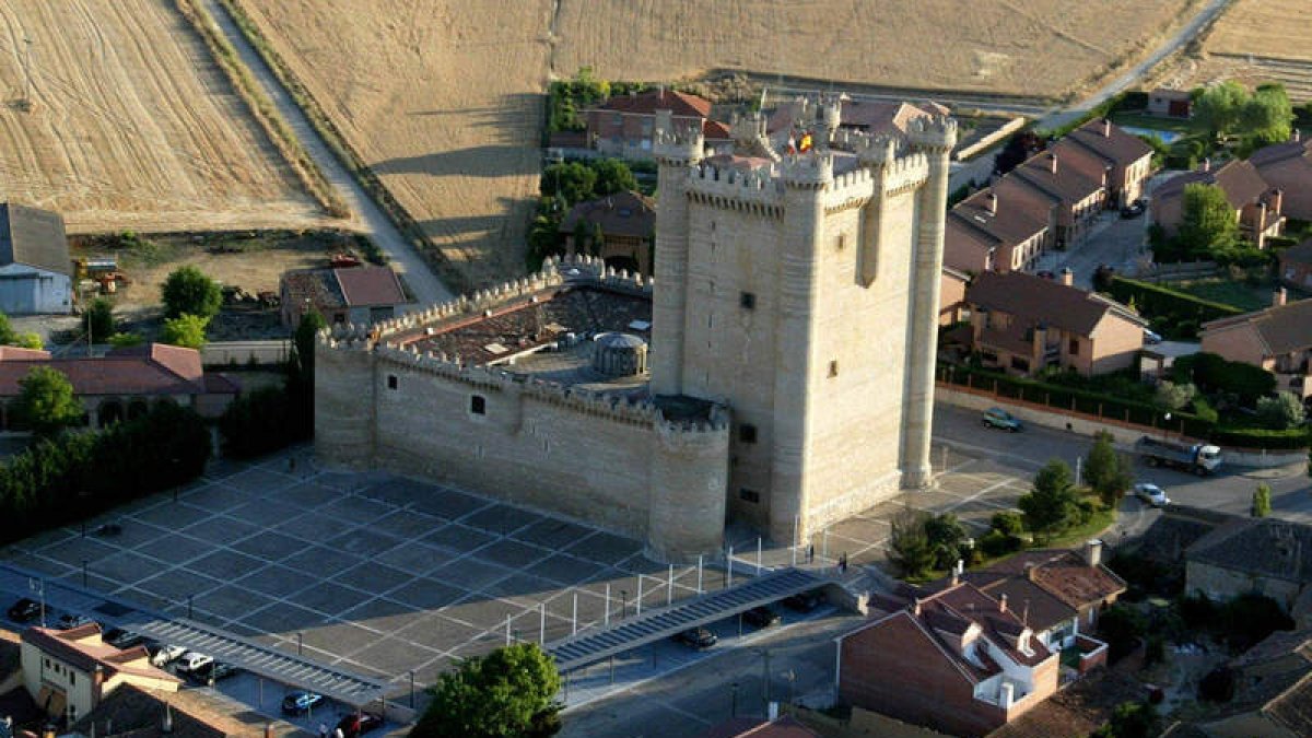 Imagen del castillo de Fuensaldaña que volverá a abrir sus puertas después de dejar de ser sede de las Cortes de Castilla y León.