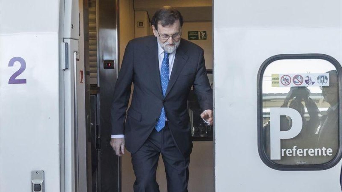 El presidente Rajoy a su llegada en AVE a Castellón.