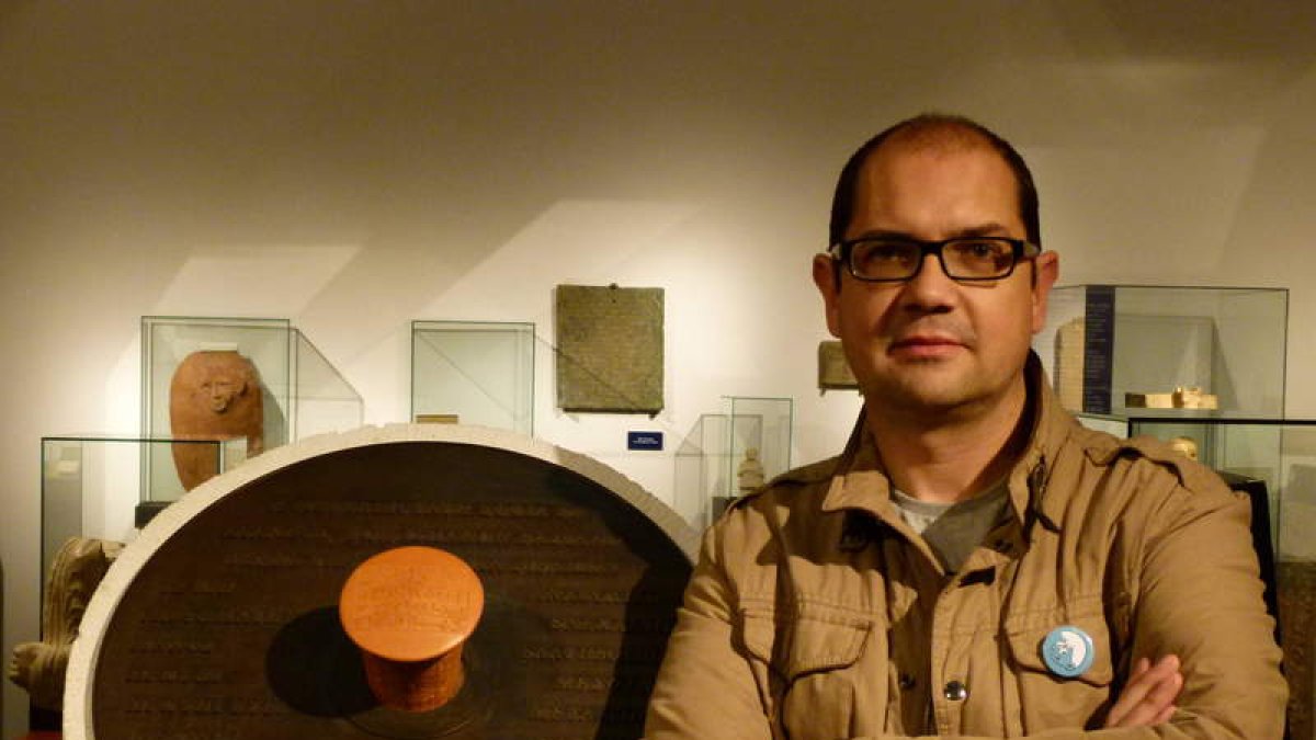 El egiptólogo Nacho Ares, en una sala del Museo Bíblico