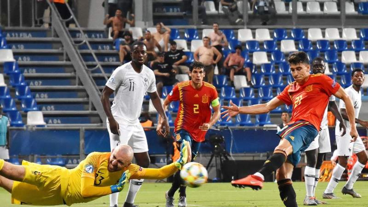 Marc Roca hizo el 1-1 que iniciaba la remontada de España en la semifinal frente a Francia. TARPINI