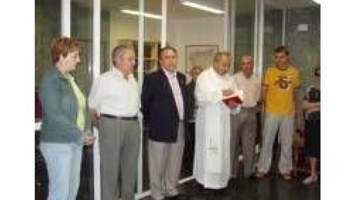 Varios miembros de la corporación en la bendición del consistorio
