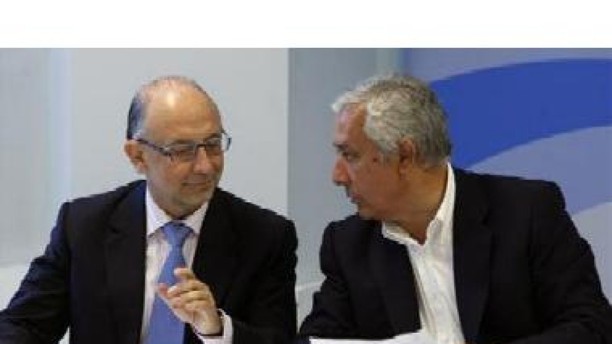 Cristóbal Montoro y Javier Arenas en la reunión de hoy