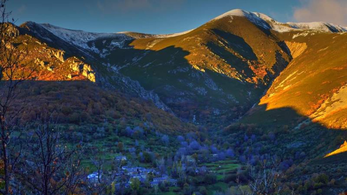 Panorámica del pueblo Los Montes de la Ermita y su entorno. ECOURBAN