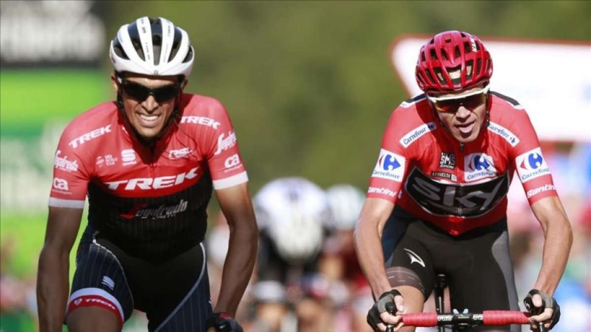 Alberto Contador y Chris Froome llegan juntos a la meta de Santo Toribio, en Cantabria