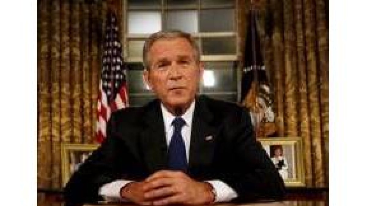 George Bush durante su primer discurso sobre la retirada de soldados