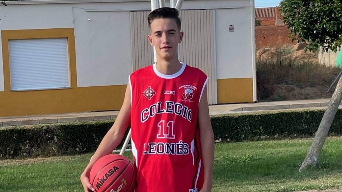 Nicolás Alija con la camiseta de la selección española U-12. DL