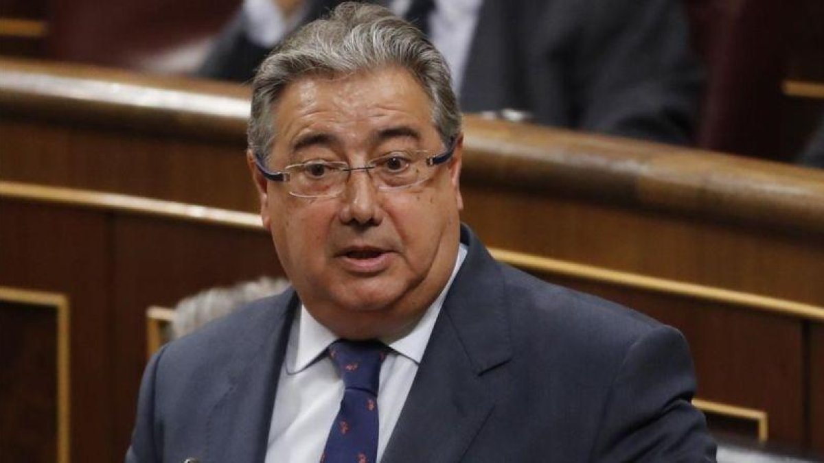 Juan Ignacio Zoido, durante su respuesta al socialista Artemi Rallo.