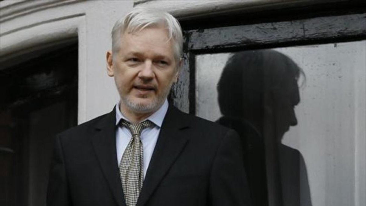 JULIAN ASSANGE