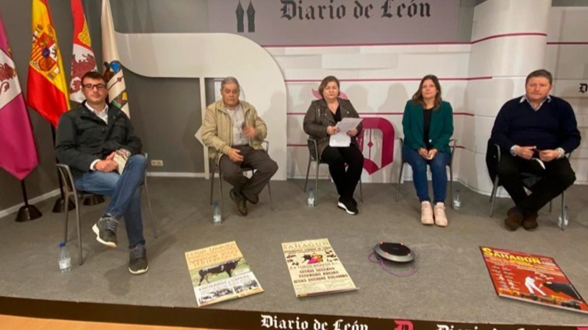 El Club de Prensa del Diario de León ha acogido la presentación de la programación taurina de la fiestas de San Juan de Sahagún. DL