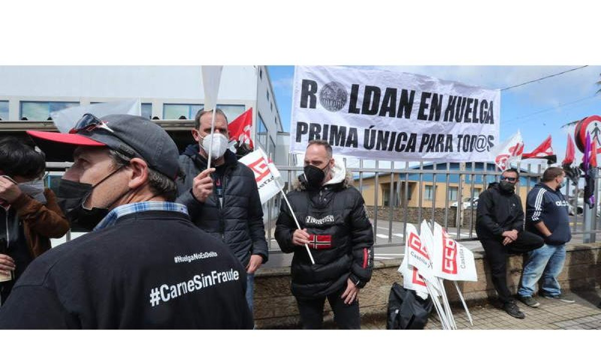 La primera huelga industrial de la pandemia en el Bierzo fue secundada por la mayoría de los cerca de 400 trabajadores. L. DE LA MATA