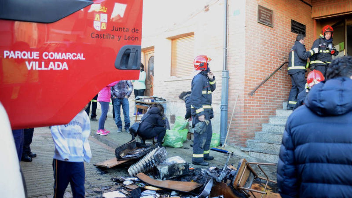 Los bomberos de Villada (Palencia) actuaron en enero en la biblioteca de Sahagún.